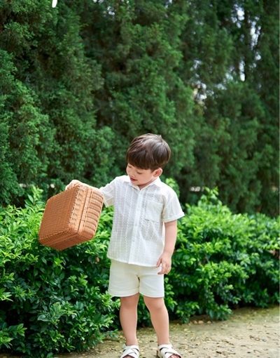 Goldbee- Bộ áo sơ mi lưới quần kaki ilaby- trắng